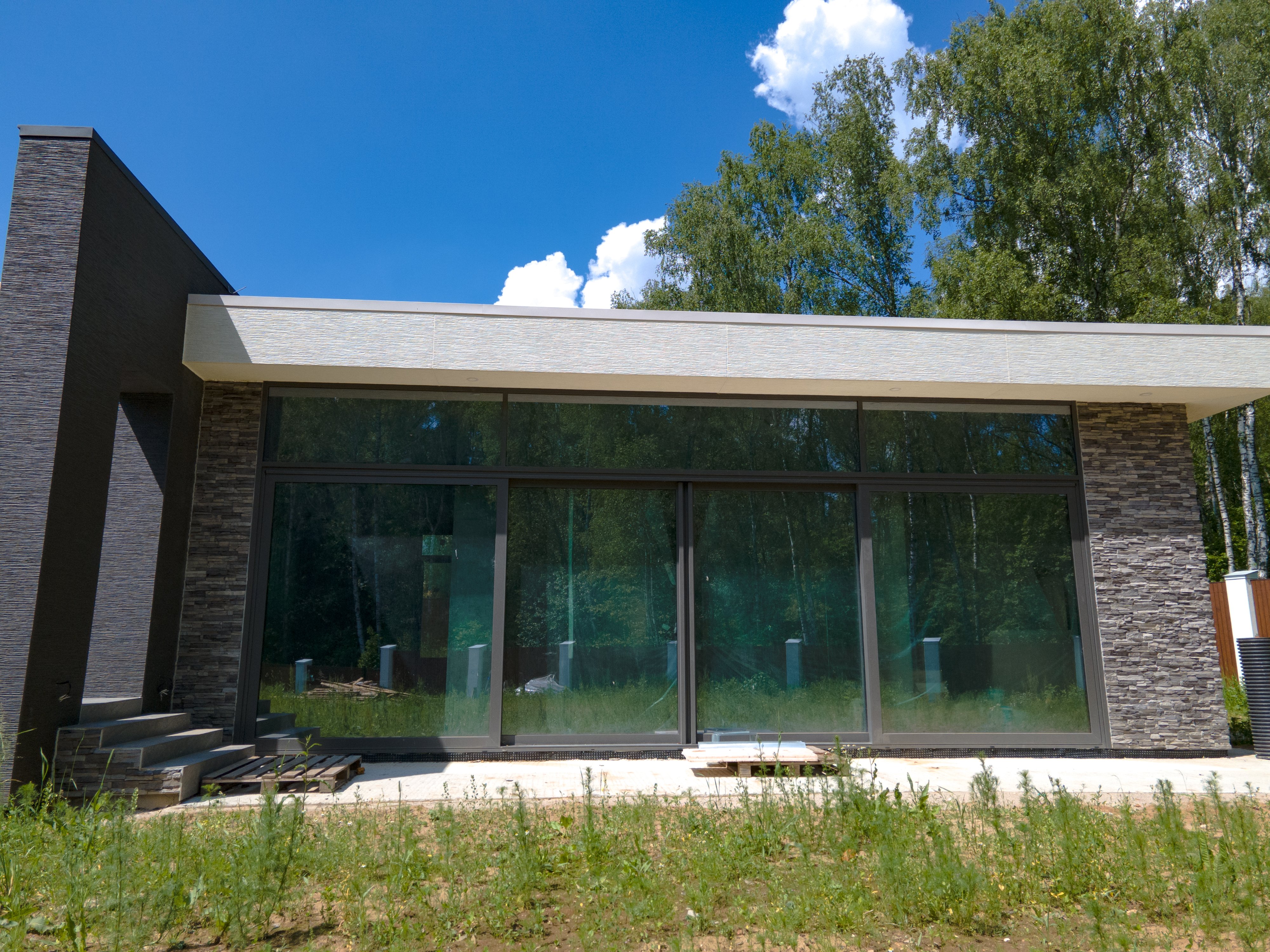 Остекление террасы и веранды: как превратить открытое пространство в уютную зону отдыха